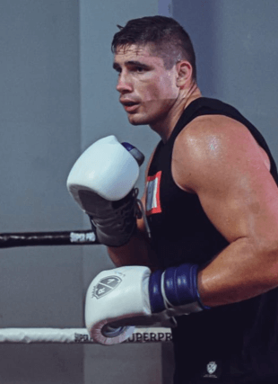 Rico Verhoevien in training voor gevecht met Overeem